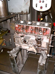 piazzamento e spianatura del monoblocco Fiat 1100 del 1948